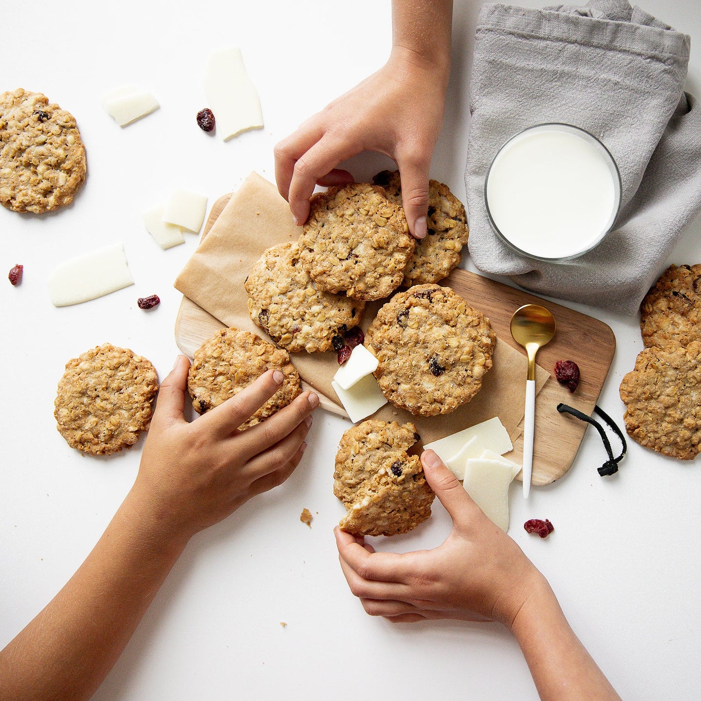 White Chocolate & Cranberry Biscuits - Mamamacs