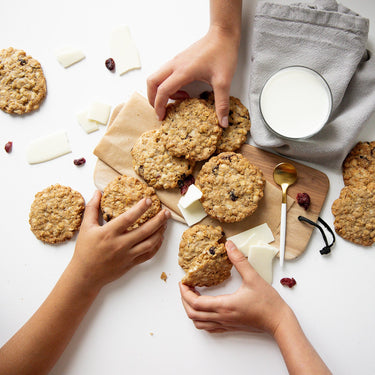 White Chocolate & Cranberry Biscuits - Mamamacs
